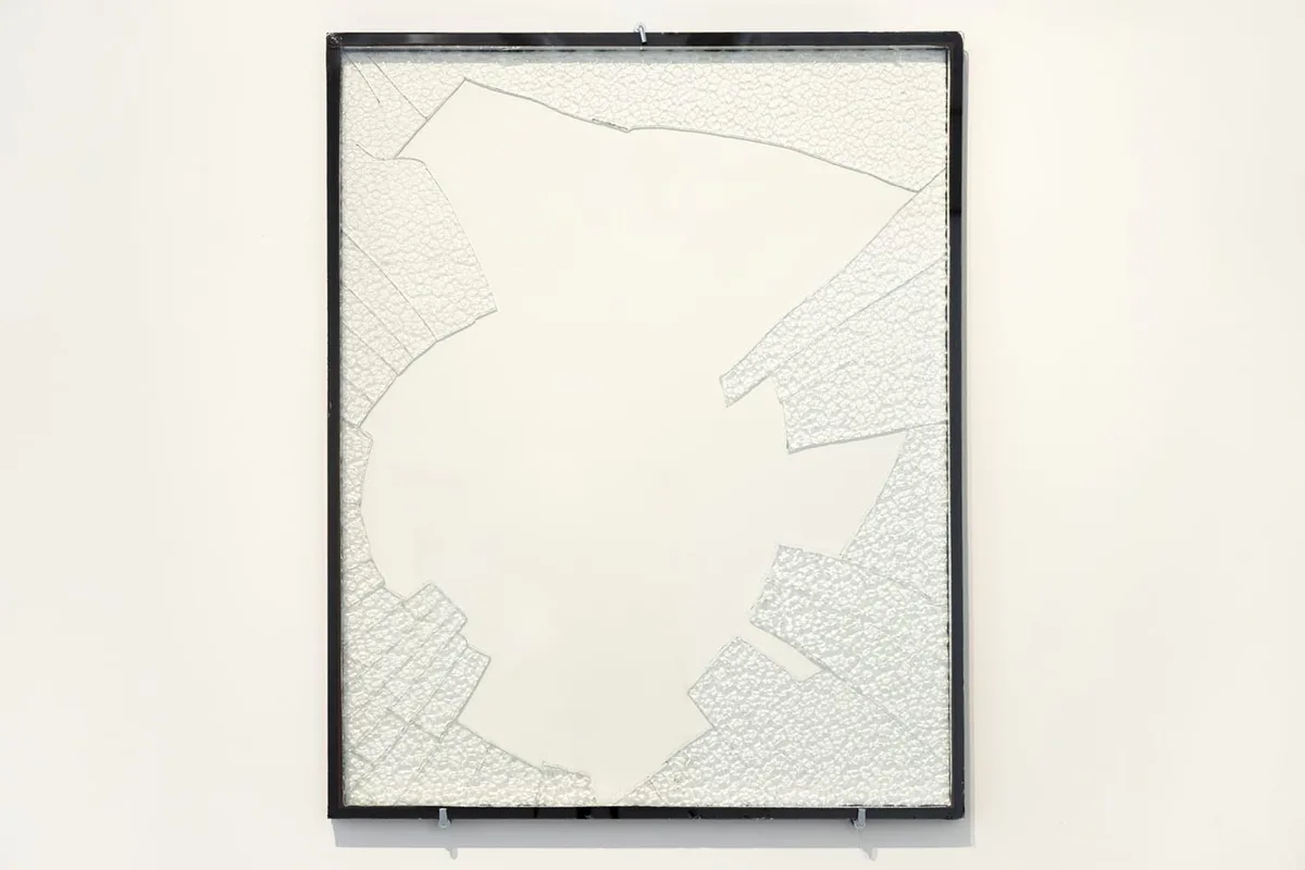 Michal Martychowiec, The incredulity of Saint Thomas, 2015/2020: gerahmte zerrissene weiße Fläche