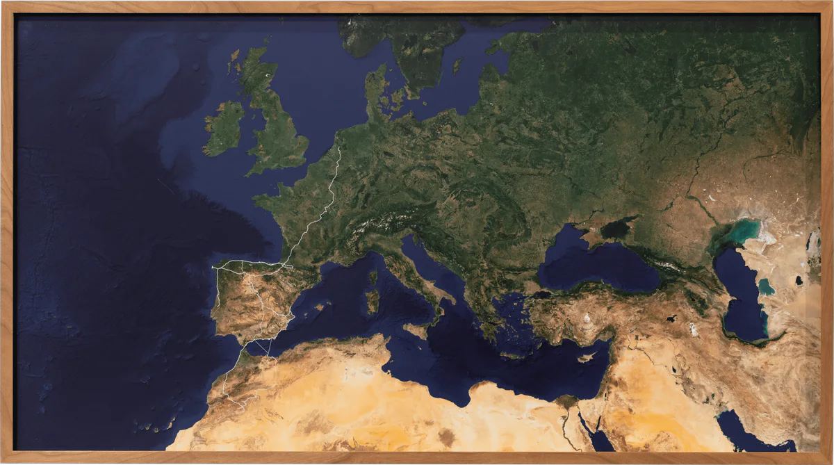 GABRIEL & JMH Schindele – Karte I: 15.9.2015–7.8.2019: gerahmte Satellitenkarte Europas und Nordafrikas