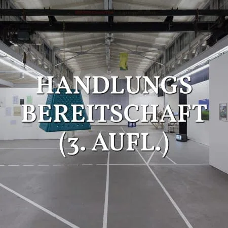 Handlungsbereitschaft (3. Aufl.): Industriehalle mit hängendem türkisfarbenem Objekt, Schriftzug über dem Bild