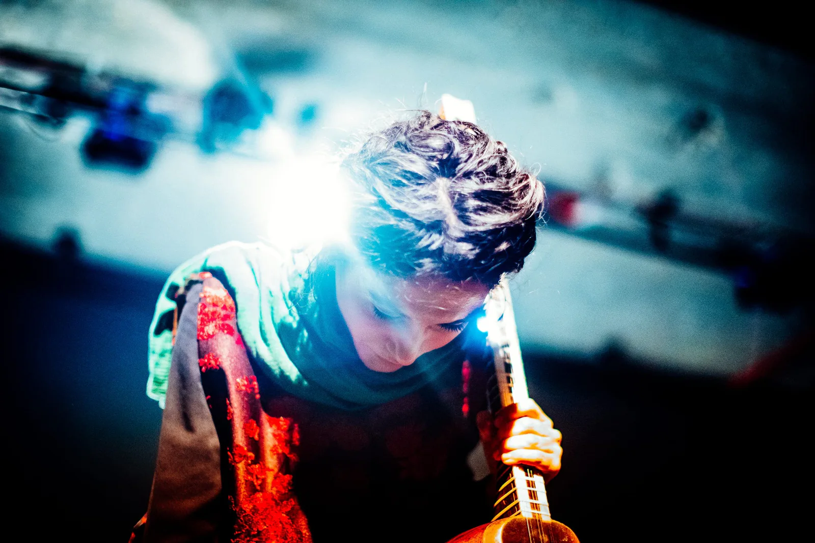Elshan Ghasimi playing the tar against the light, hair and instrument in bright glare