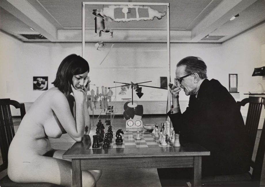 © Julian Wasser - Duchamp Retrospective at the Pasadena Art Museum 1963 with Eve Babitz